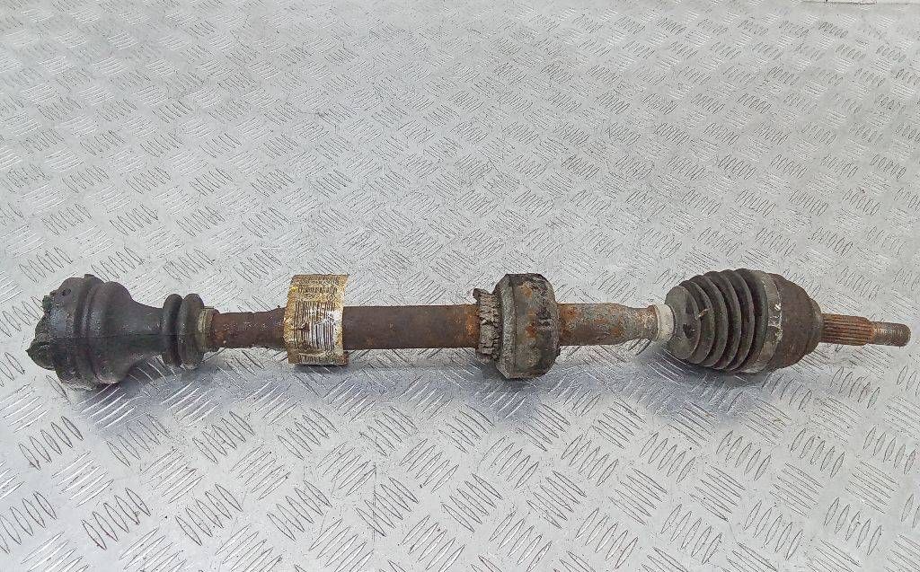 полуось передняя правая (приводной вал, ШРУС) Renault Logan 1 поколение 2007, 8200499306
