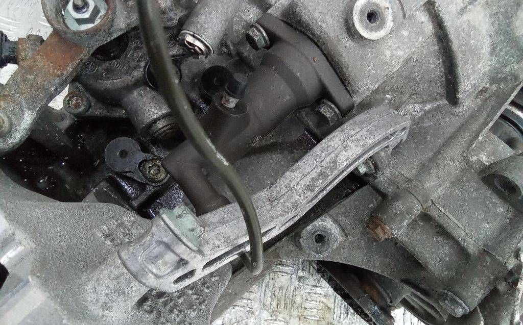 кронштейн КПП Volkswagen Touran 1 поколение 2004, 1.9 л., дизель, МКПП, 1K0199359