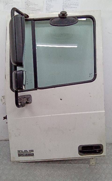 дверь передняя левая DAF XF 105 2004