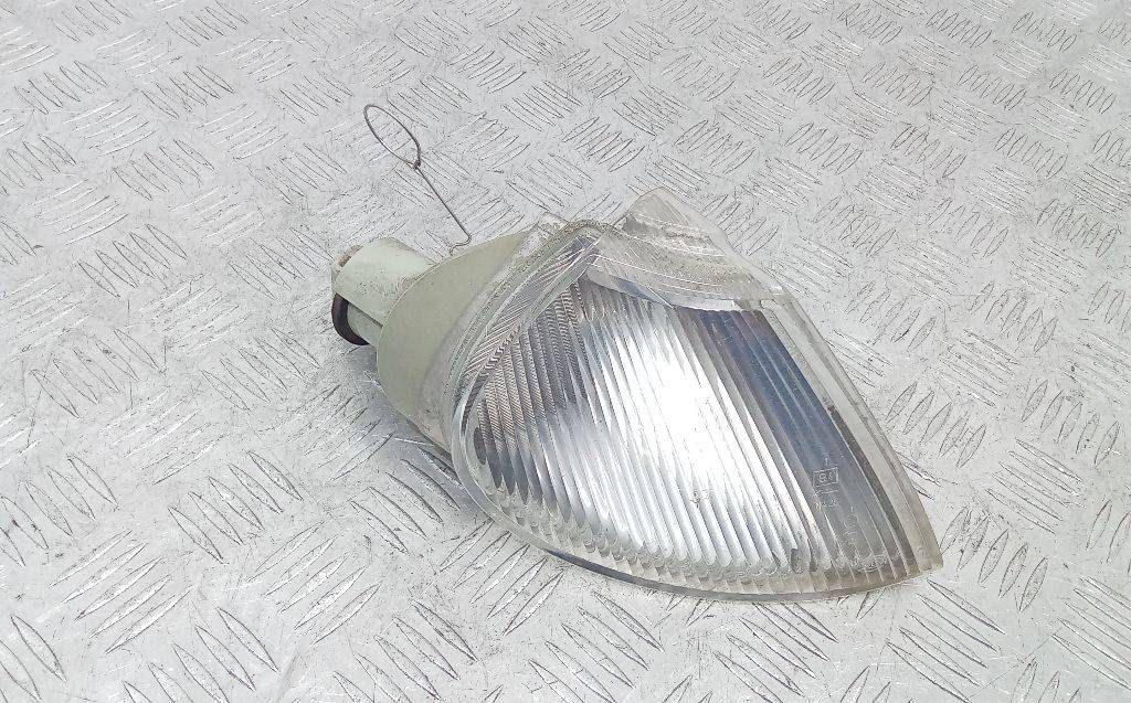 поворотник правый Renault Laguna 1 поколение 1997, 7700820127