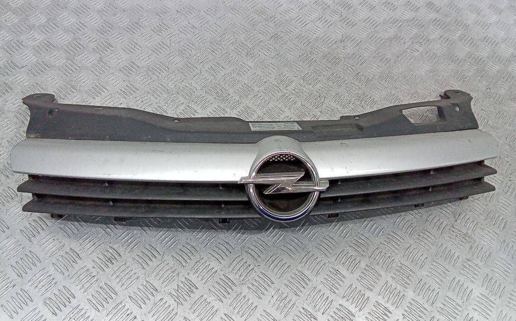 решетка радиатора Opel Astra H 2005, 13108463