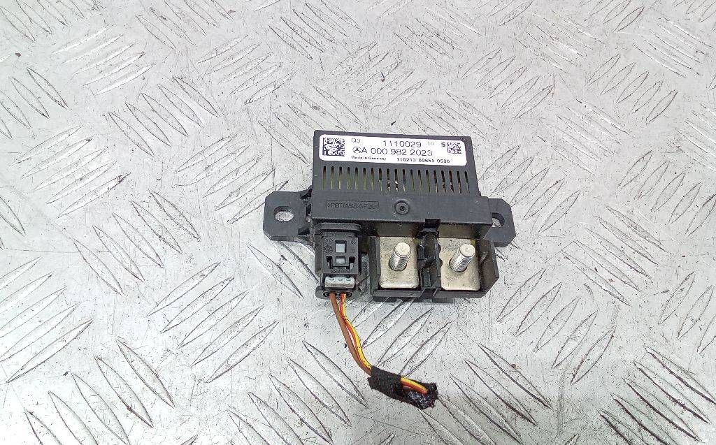 блок реле Mercedes-Benz A-Класс W176 2013, A0009822023