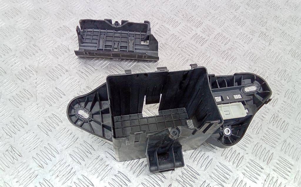 полка аккумулятора Mercedes-Benz A-Класс W176 2013, A2465450440