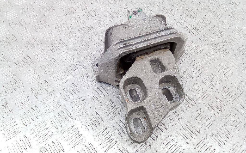 кронштейн КПП Mercedes-Benz A-Класс W176 2013, A2462400617