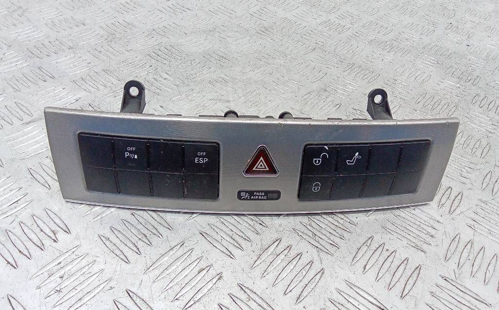 кнопка аварийной сигнализации Mercedes-Benz C-Класс W203/S203/CL203 [рестайлинг] 2004, A2038704810