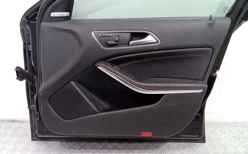 обшивка двери передняя правая Mercedes-Benz A-Класс W176 2013