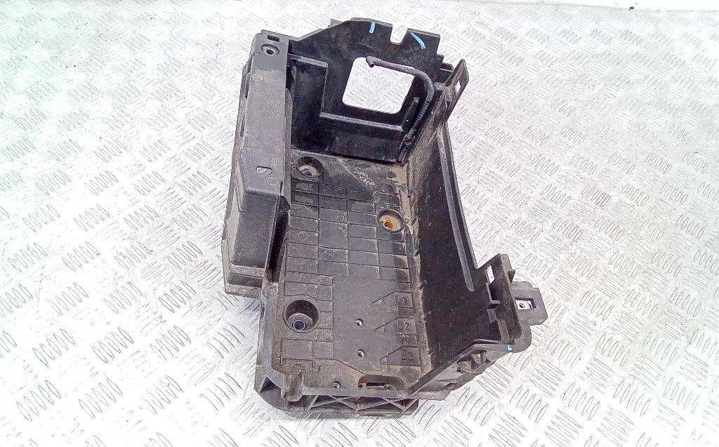 полка аккумулятора Renault Laguna 3 поколение 2008, 244460001R