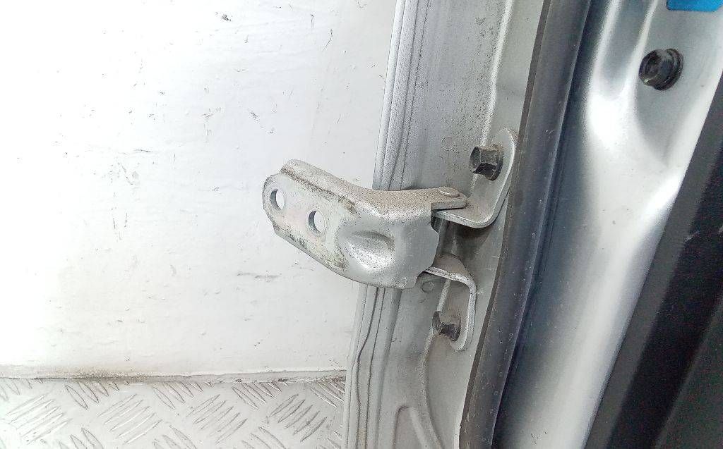 петля двери Hyundai i30 1 поколение 2008