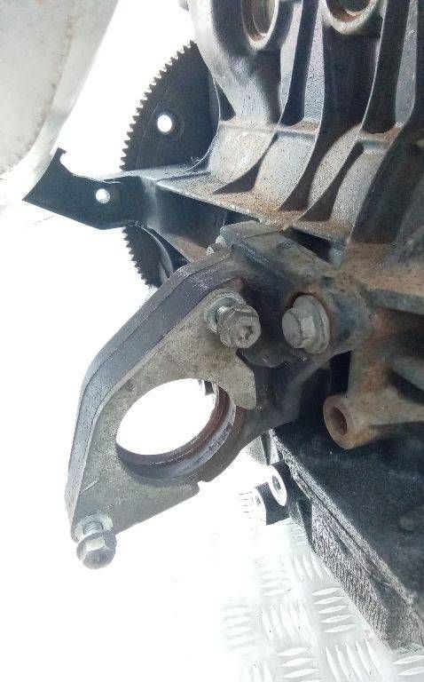 кронштейн полуоси Renault Scenic 2 поколение 2004, 2.0 л., бензин, АКПП