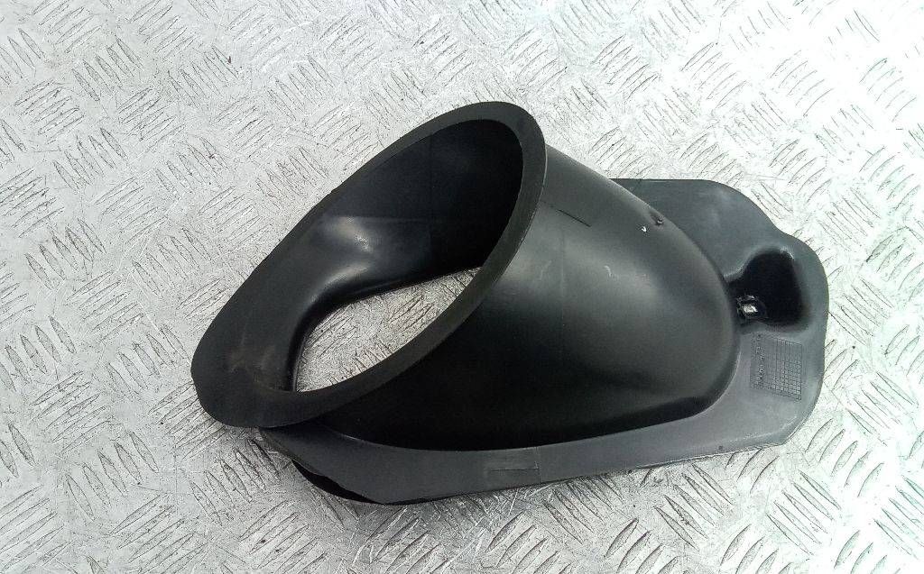воздухозаборник Peugeot 308 T7 2008, 9681818080