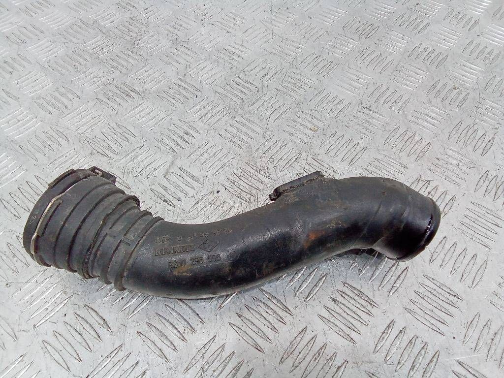 патрубок интеркулера Renault Clio 3 поколение 2009, 8200296596