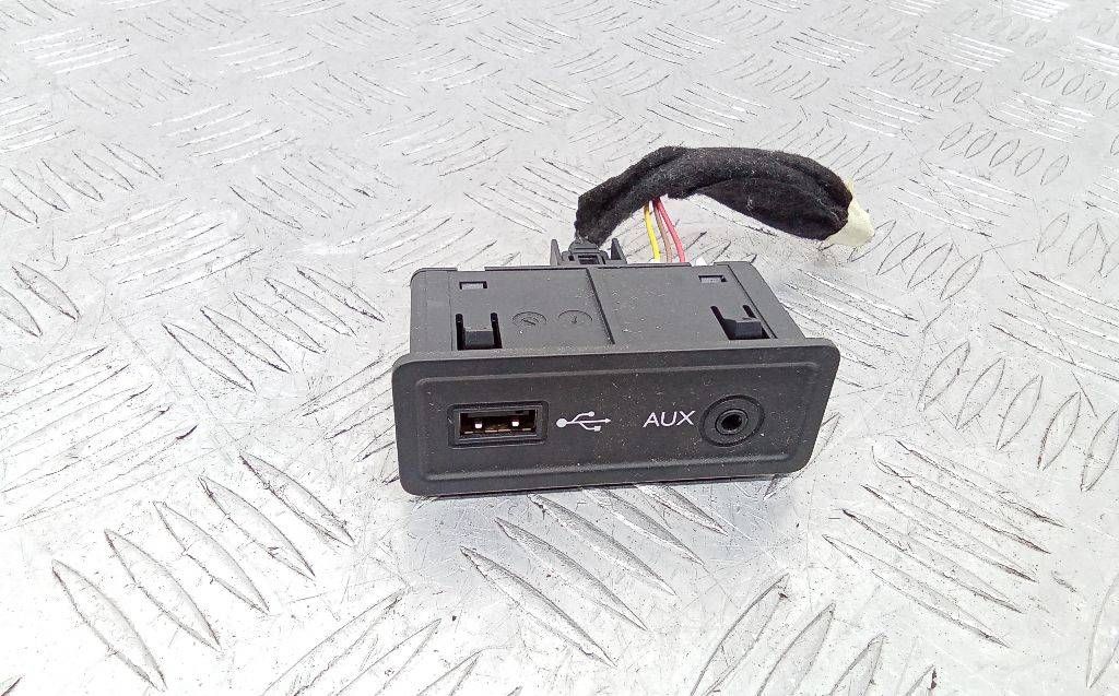 разъем AUX / USB Renault Kadjar 1 поколение 2018, 280237550R