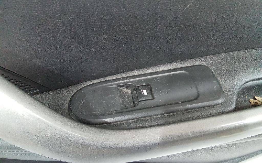 кнопка стеклоподъемника двери Peugeot 308 T7 2008