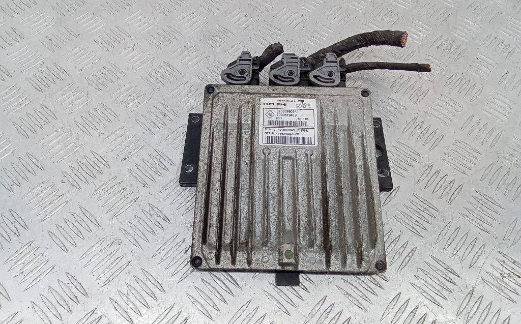 блок управления двигателем Nissan Note E11 2006, 8200619409