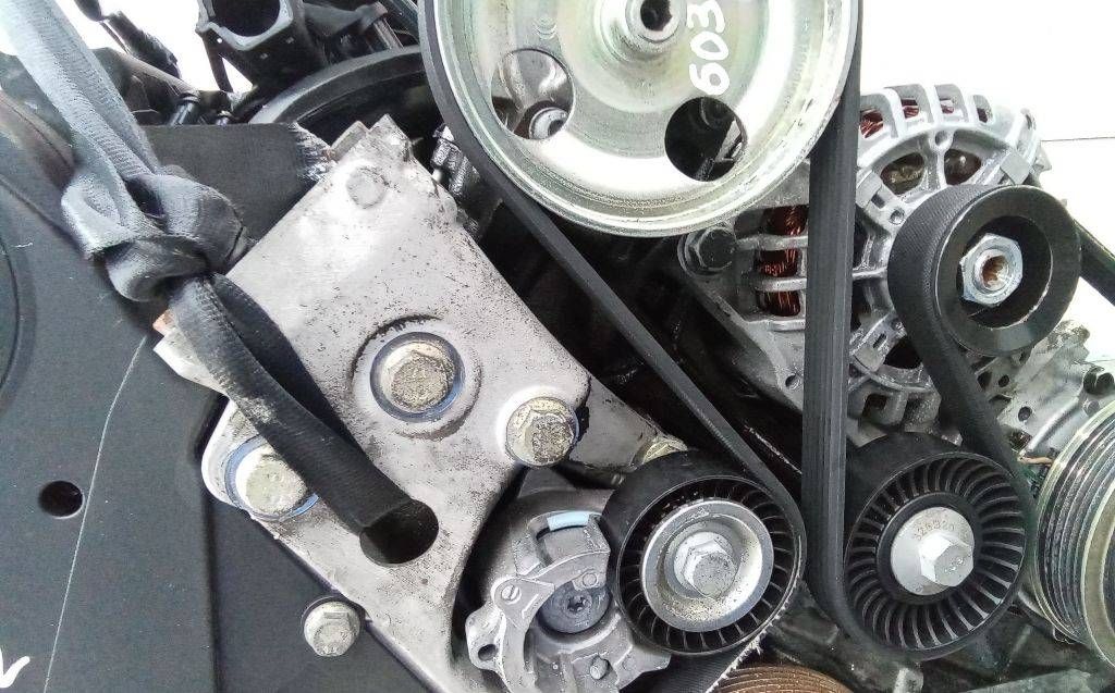 кронштейн генератора Citroen C5 1 поколение 2001, 2.0 л., бензин, МКПП