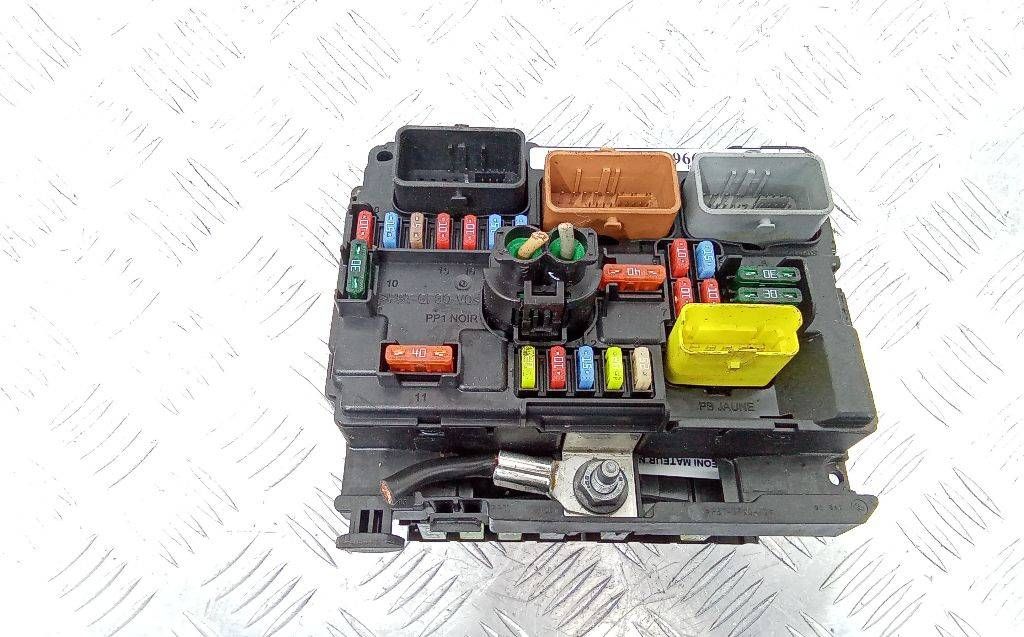 блок предохранителей Citroen C3 2 поколение 2010, 9667199780, R09