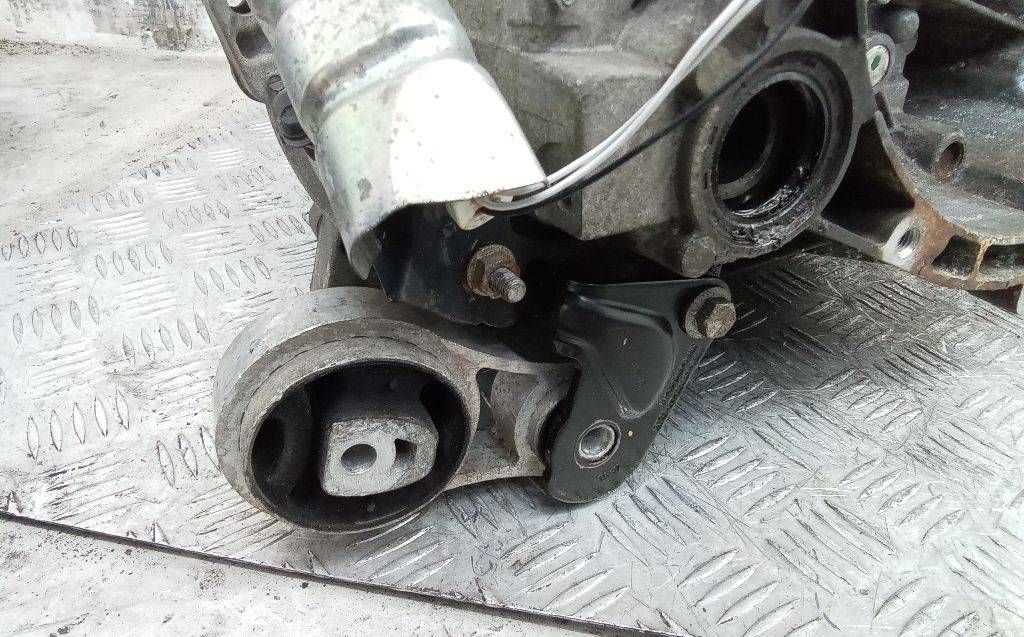 подушка крепления КПП Ford Fiesta 5 поколение 2007, 1.3 л., бензин, МКПП