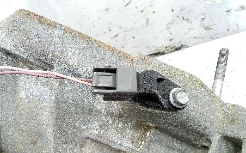 датчик коленвала Renault Clio 2 поколение [2-й рестайлинг] 2009, 1.5 л., дизель, 8200885209