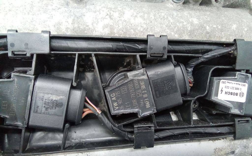 катушка зажигания Volkswagen Golf 4 поколение 2003, 1.6 л., бензин, МКПП, 036905715