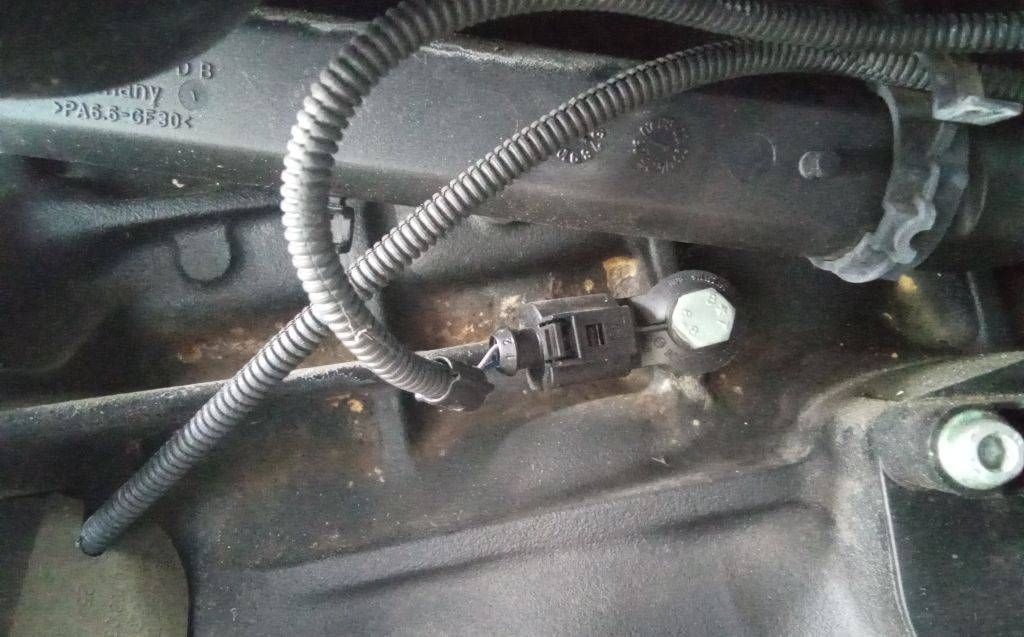 датчик детонации Volkswagen Golf 4 поколение 2003, 1.6 л., бензин, МКПП