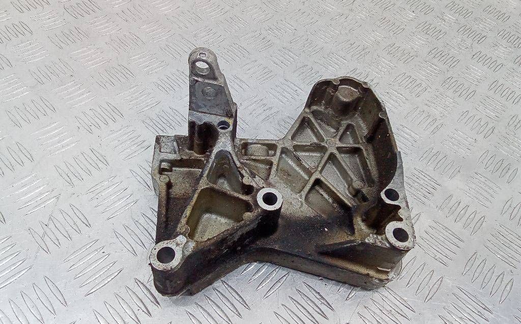 кронштейн двигателя Renault Megane 2 поколение 2006, 1.5 л., дизель, МКПП, 8200633253