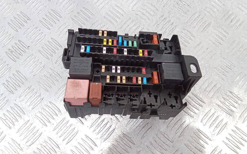 блок предохранителей Renault Laguna 3 поколение 2011, 8200393836