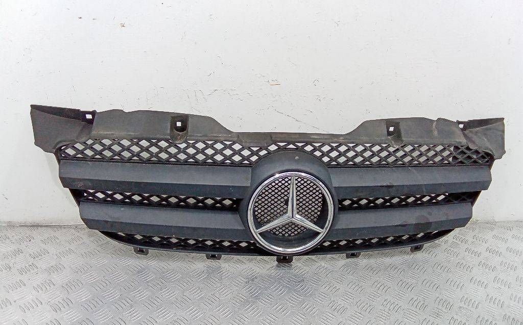 решетка радиатора Mercedes-Benz Sprinter 2 поколение (W906) 2012