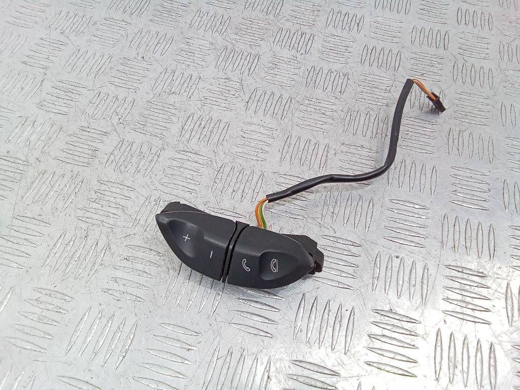 кнопки управления на руле Mercedes-Benz Sprinter 2 поколение (W906) 2013, A9068200010