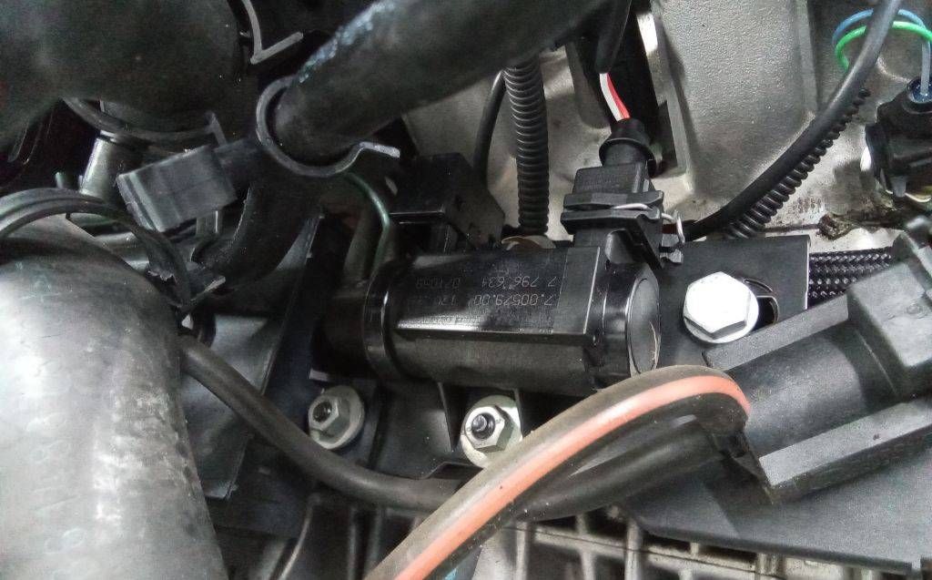 электромагнитный клапан BMW 5 серия E60/E61 2007, 3.0 л., дизель, АКПП, 70057900