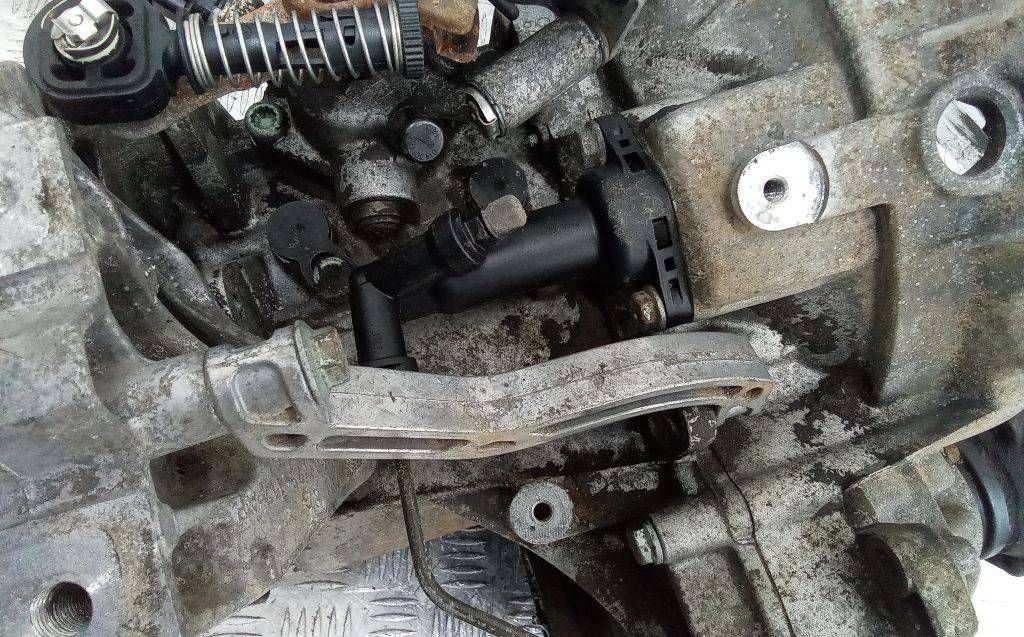 кронштейн КПП Volkswagen Jetta 5 поколение 2006, 1.9 л., дизель, МКПП, 1K0199359