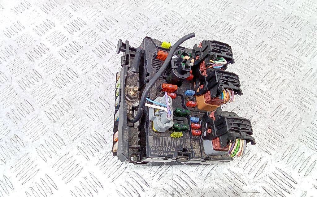 блок предохранителей Citroen C3 1 поколение 2006, 9659741780