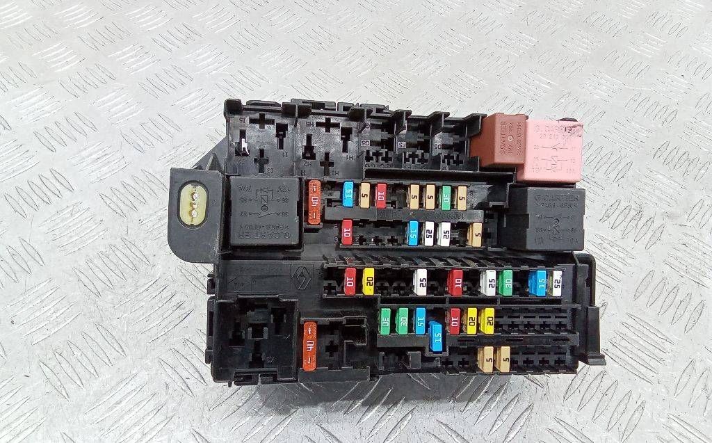 блок предохранителей Renault Laguna 3 поколение 2010, 8200393836