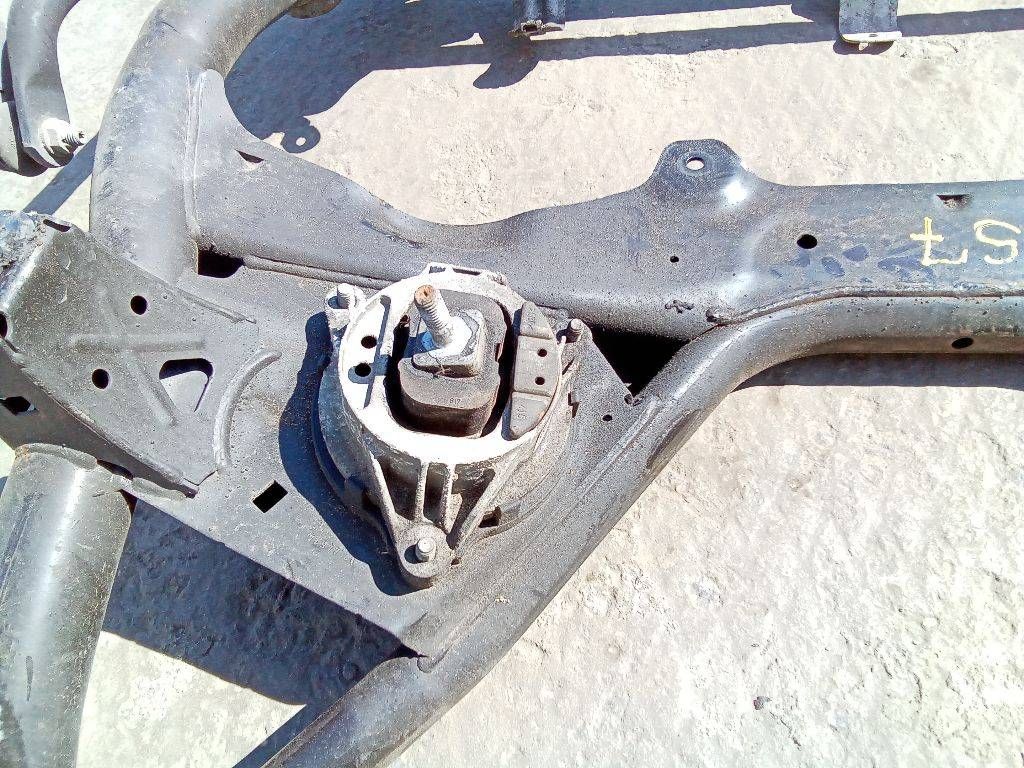 подушка крепления двигателя BMW 1 серия F20/F21 2013, 1.6 л., дизель, МКПП, 678765703