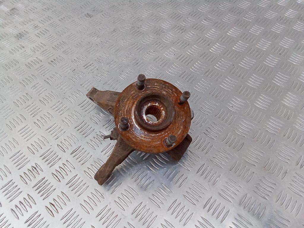 кулак поворотный правый Nissan Micra 4 поколение (K13) 2011, 1.2 л., бензин