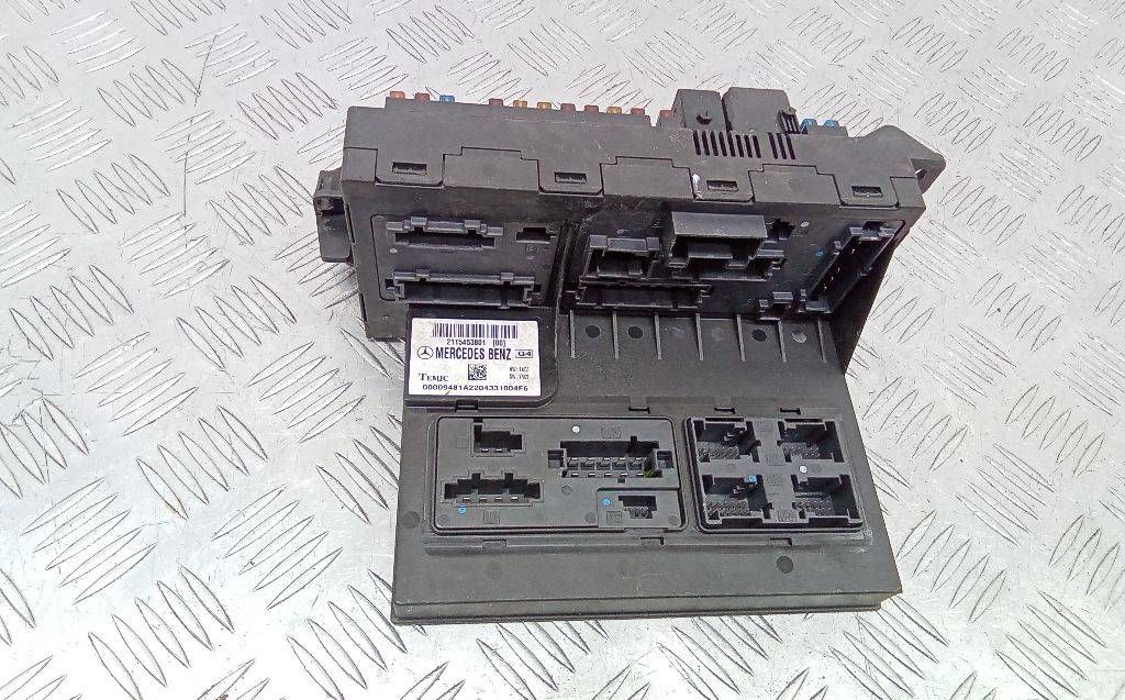блок предохранителей Mercedes-Benz E-Класс W211/S211 2005, 2115453801