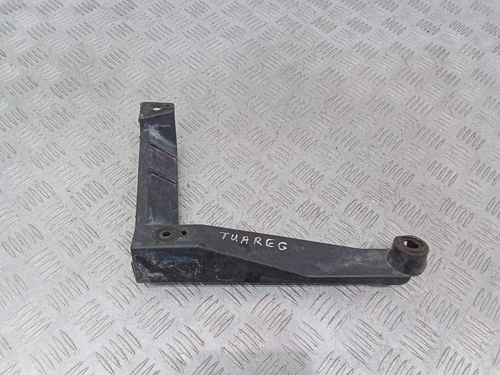 Крепление бампера заднего Volkswagen Touareg 1 поколение 2004, 7L6807861