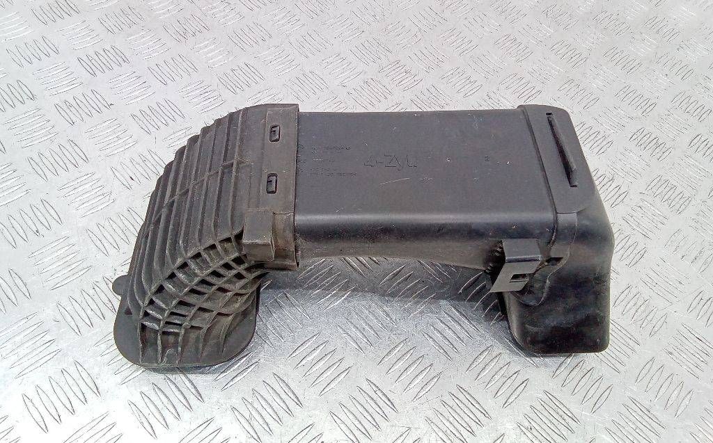 патрубок воздушного фильтра BMW 1 серия F20/F21 2013, 1.6 л., дизель, 7597584