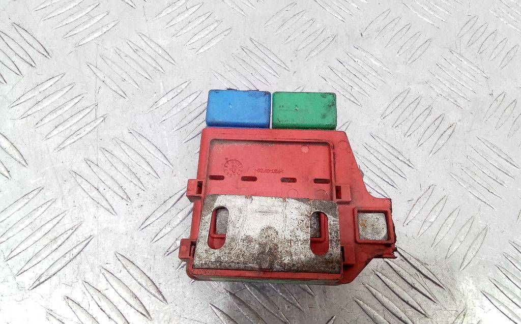 плюсовой провод аккумулятора Renault Kangoo 1 поколение [рестайлинг] 2005, 1.5 л., дизель, МКПП, 8200427594