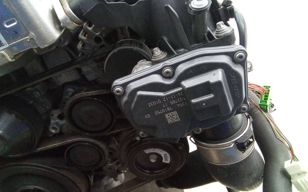 заслонка дроссельная BMW 1 серия F20/F21 2013, 1.6 л., дизель, МКПП, 781075203