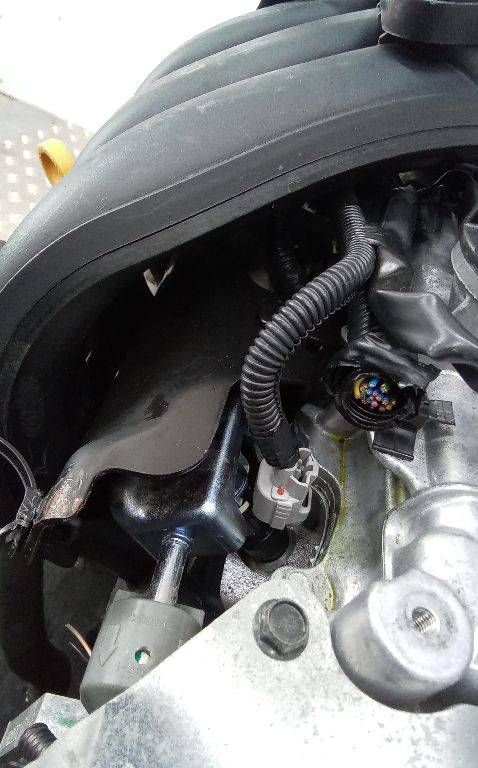 топливная рампа Nissan Note E12 2014, 1.2 л., бензин, МКПП
