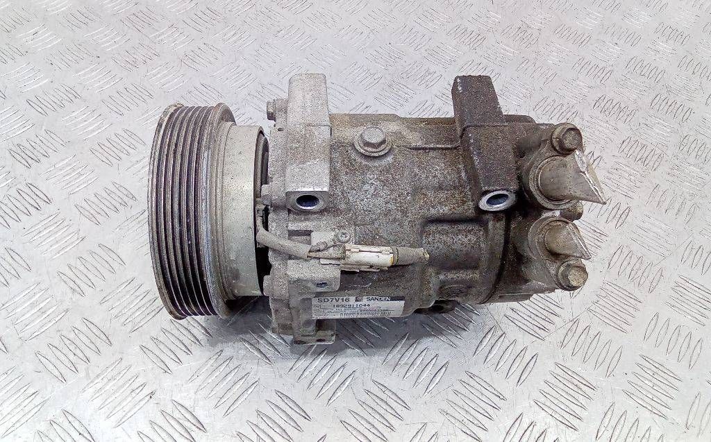 компрессор кондиционера Renault Duster 1 поколение 2011, 1.5 л., дизель, МКПП, 926006229R