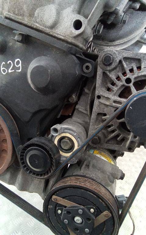 кронштейн генератора Renault Megane 2 поколение 2005, 1.6 л., бензин, МКПП, 8200327134