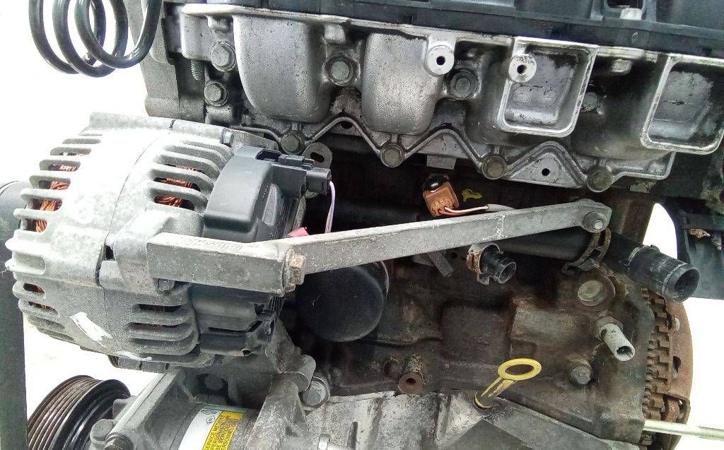 кронштейн генератора Renault Megane 2 поколение 2005, 1.6 л., бензин, МКПП, 8200122051