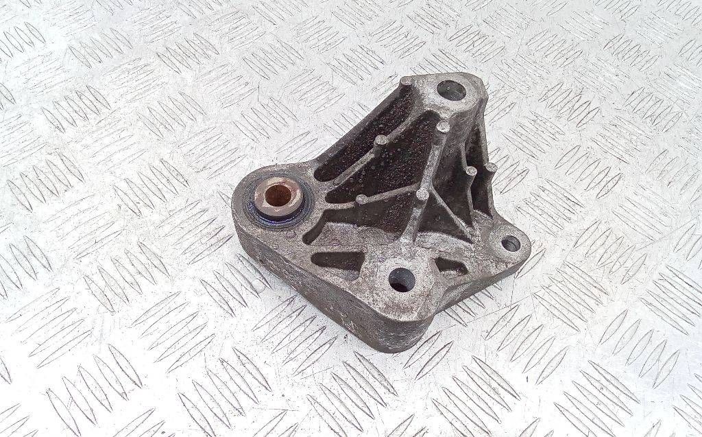 кронштейн КПП Mazda 3 2 поколение [рестайлинг] 2012, BFB439010