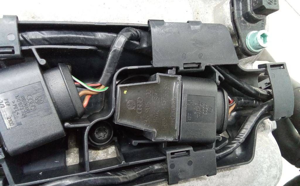 катушка зажигания Volkswagen Golf 4 поколение 2002, 1.6 л., бензин, МКПП, 036905100