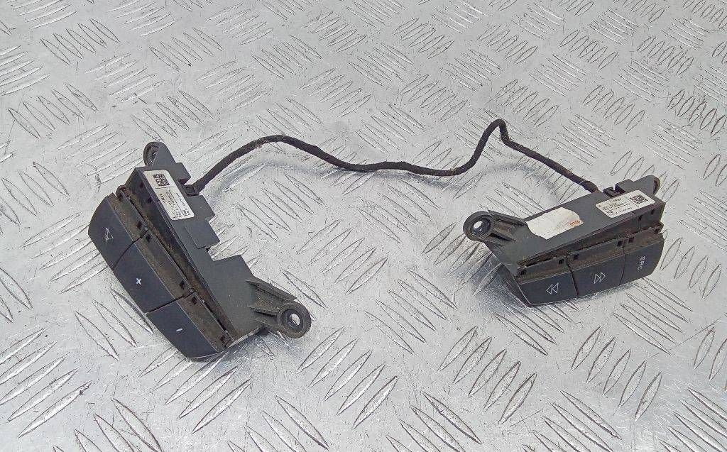 кнопки управления на руле Citroen Jumper 2 поколение 2008, 61806391