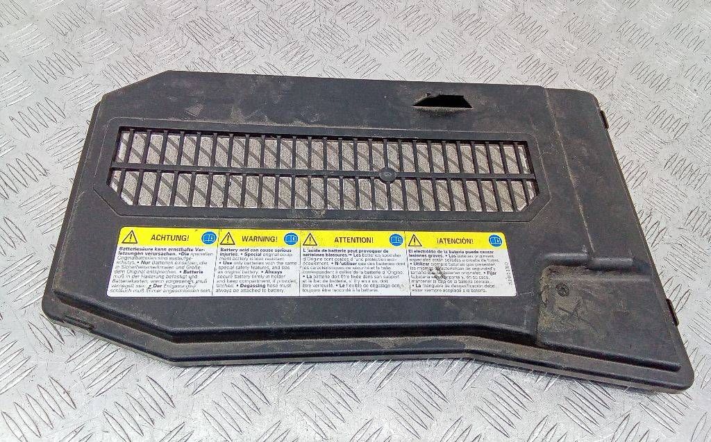 крышка аккумулятора Volkswagen Touareg 1 поколение 2002, 7L0864643