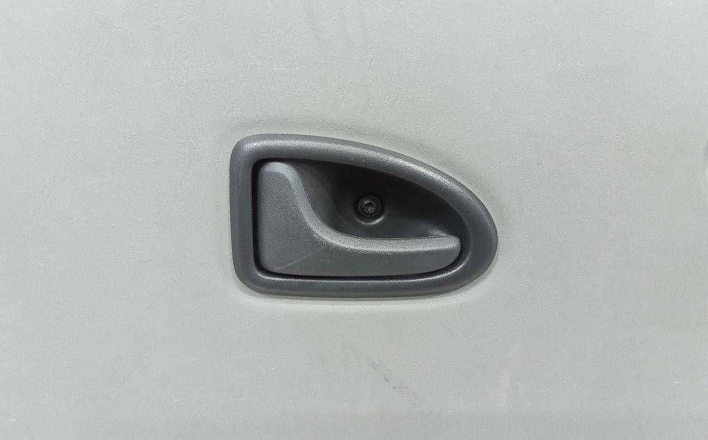 ручка внутренняя задняя левая Opel Vivaro A 2003