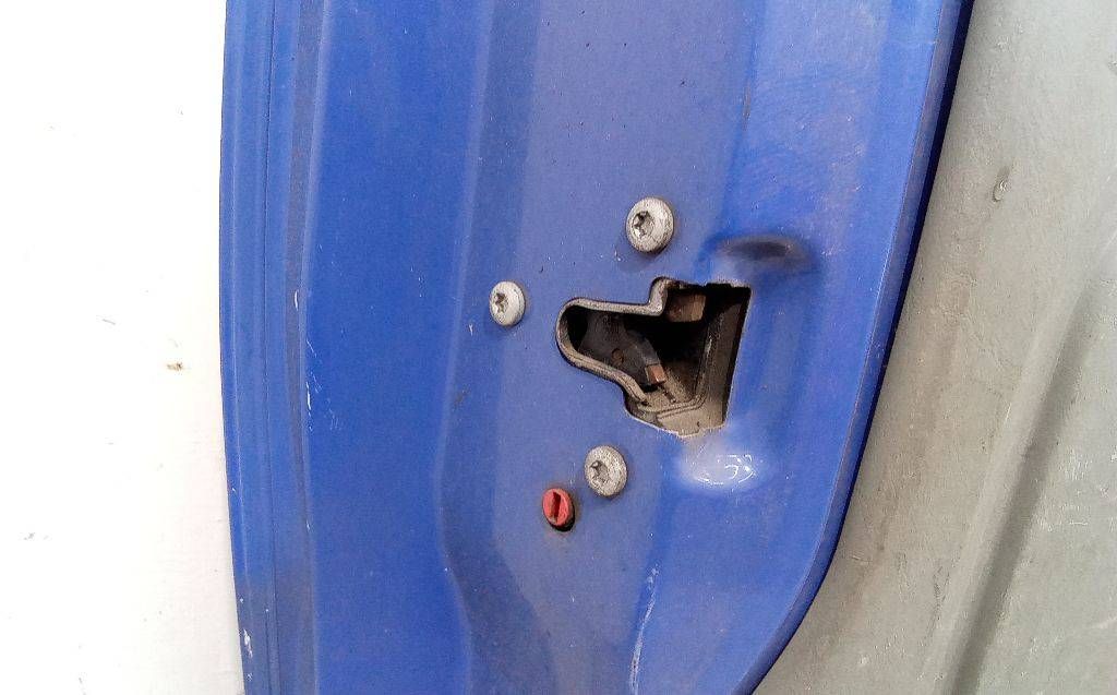 замок двери сдвижной Nissan Primastar 1 поколение 2004