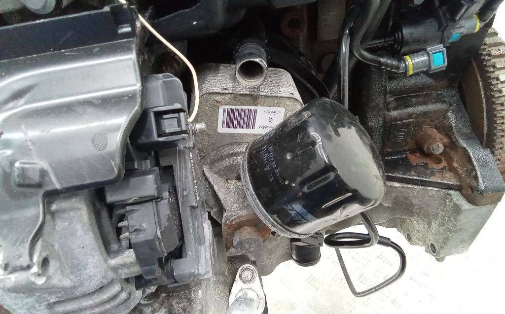 теплообменник масляного фильтра Renault Twingo 2 поколение 2012, 1.5 л., дизель, МКПП, 779744